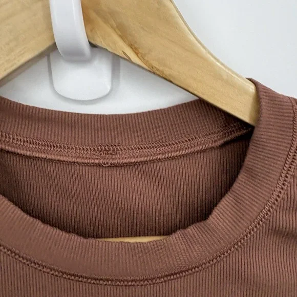 Vuori Pose Fitted Tee Women XSmall Ribbed Cropped Short Sleeve Pilates Yoga Soft - Picture 7 of 10